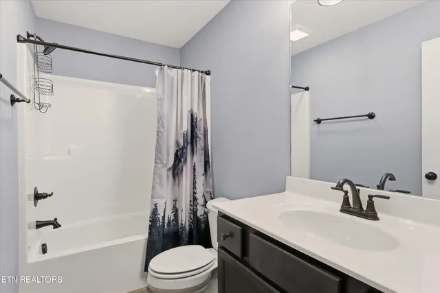 $450,000 | 7928 Poplar Grove Lane, Powell, TN 37849