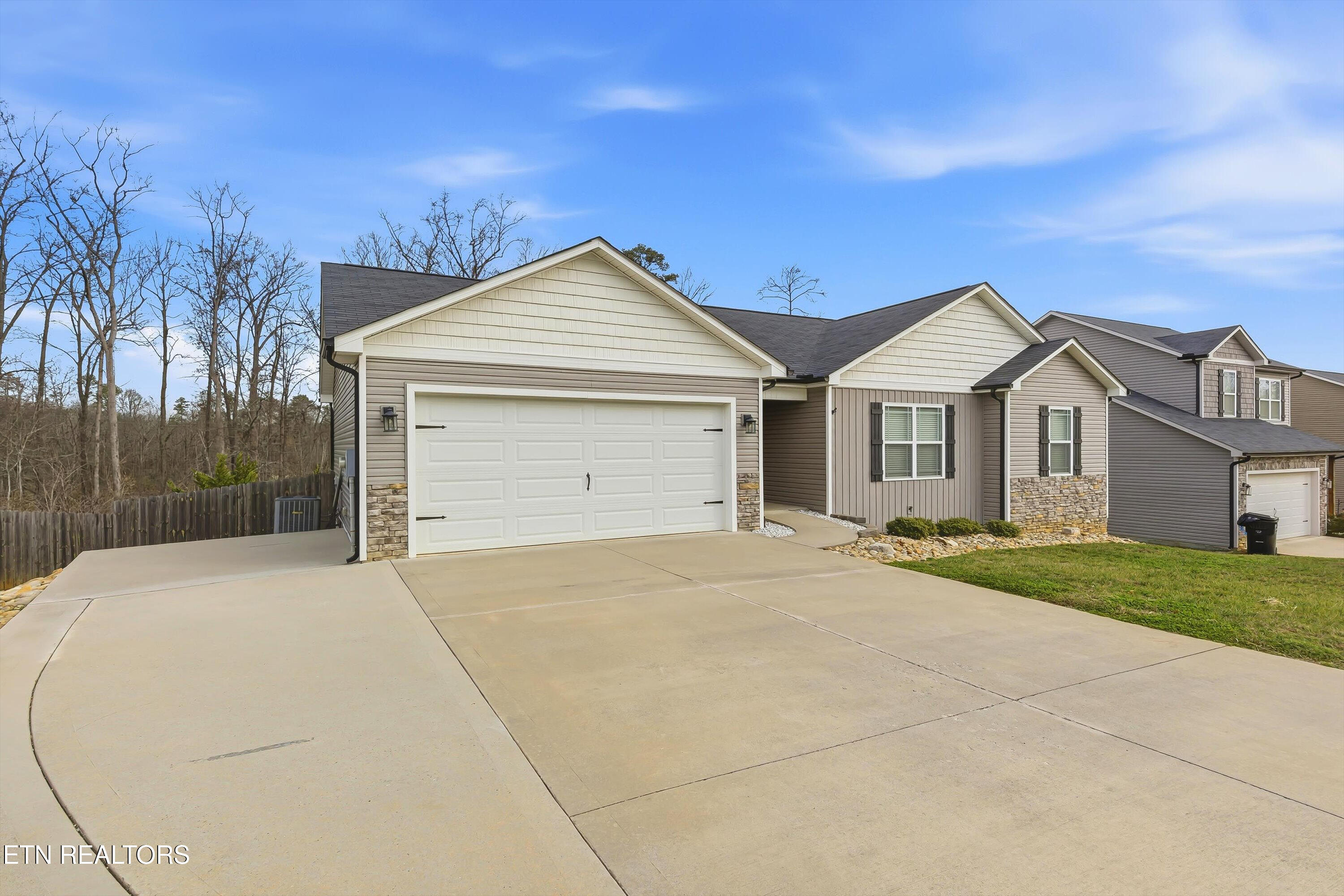 7928 Poplar Grove Lane Powell, TN 37849 - Photo 3 of 37 7928 Poplar Grove Lane