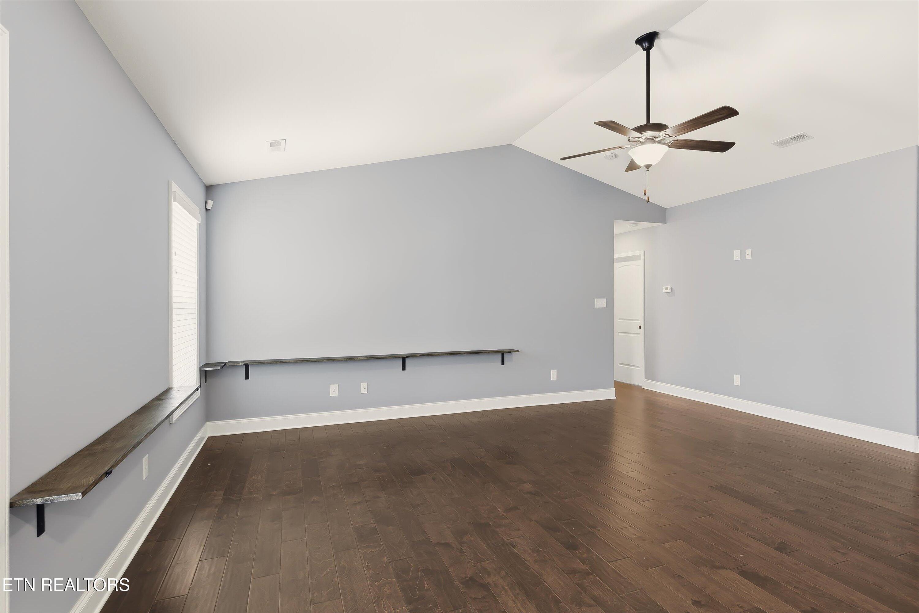 7928 Poplar Grove Lane Powell, TN 37849 - Photo 9 of 37 Living Room