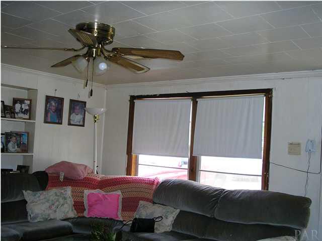 4790 Rigby Road Century, FL 32535 - Photo 5 of 17 living room