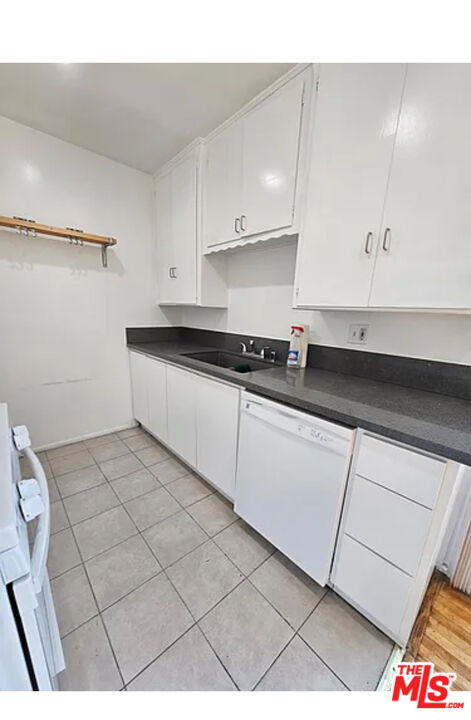 3125 South Durango Avenue Los Angeles, CA 90034 - Photo 2 of 4 a kitchen with a sink and cabinets