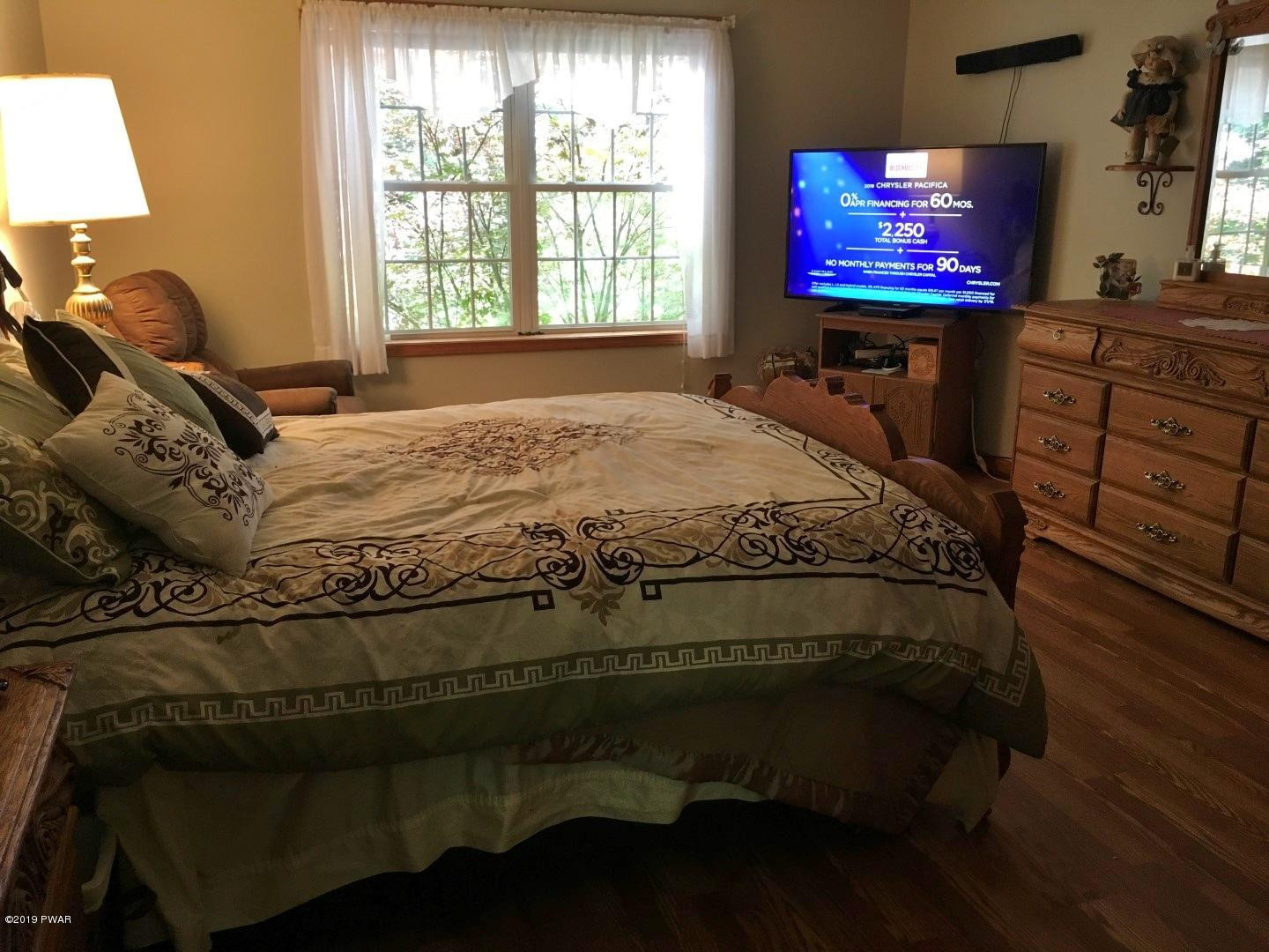 137 Mill Road Hawley, PA 18428 - Photo 38 of 48 33-Bedroom