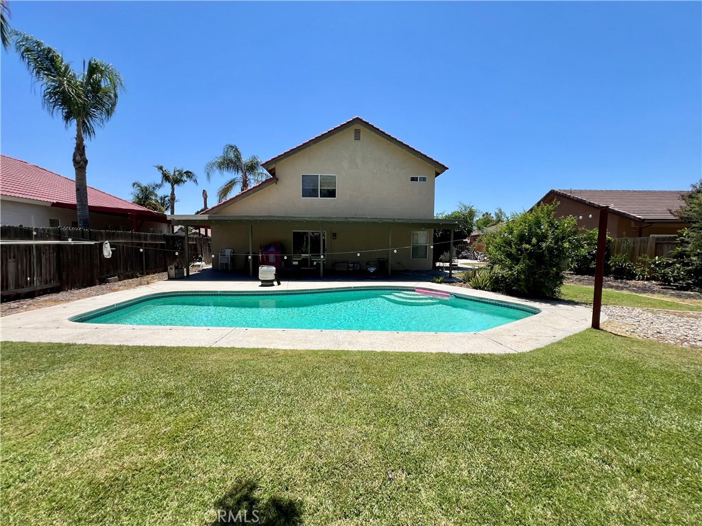 14016 Las Entradas Bakersfield, CA 93314 - Photo 6 of 24 Backyard looking into pool and back of house.