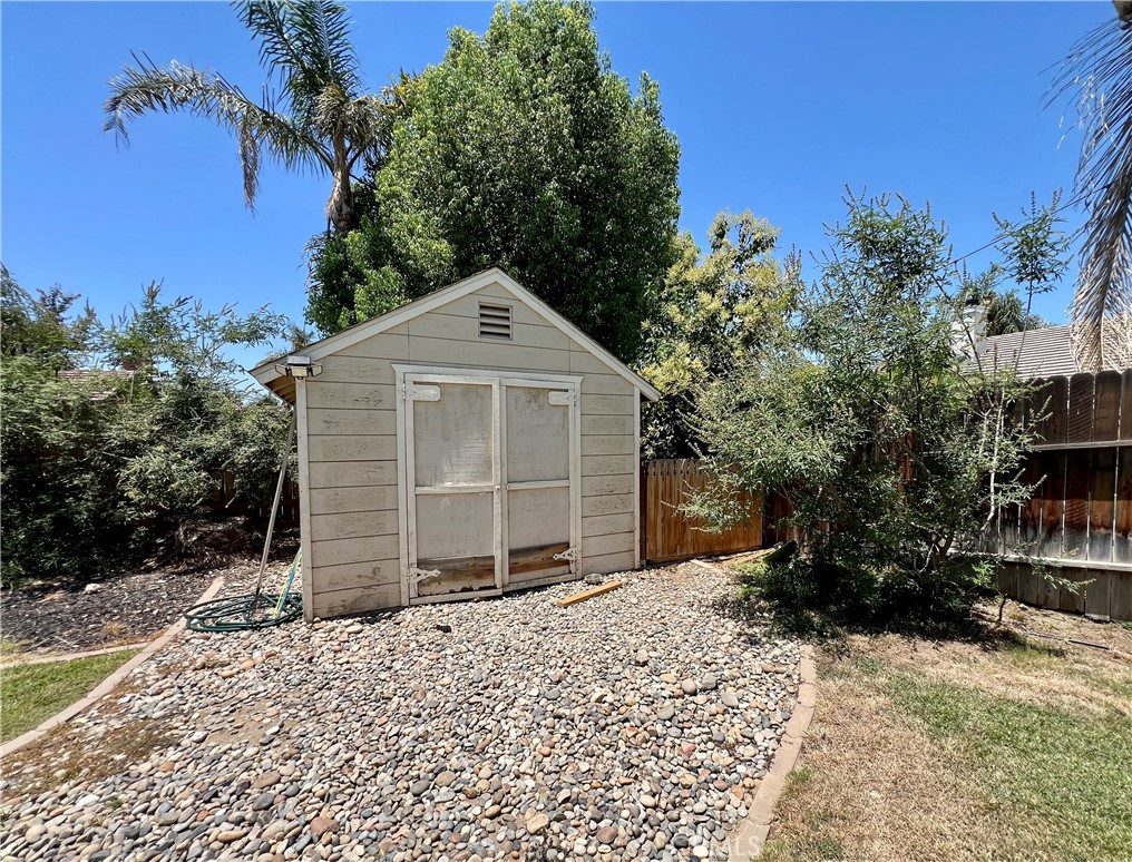 14016 Las Entradas Bakersfield, CA 93314 - Photo 8 of 24 Shed
