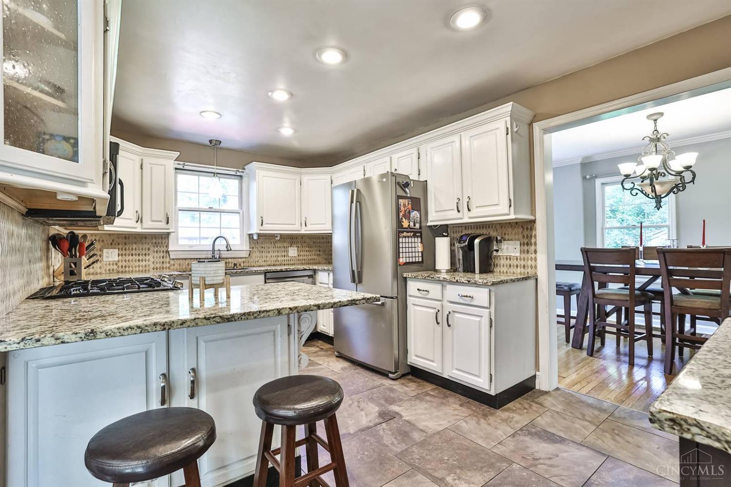 682 Compton Road Cincinnati, OH 45231 - Photo 17 of 49