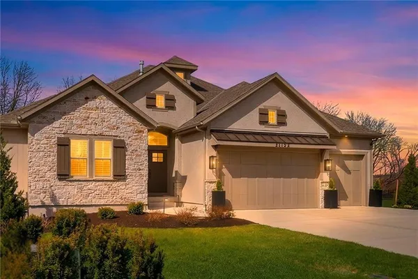 $850,000 | 21122 189th Street, Spring Hill, KS 66083