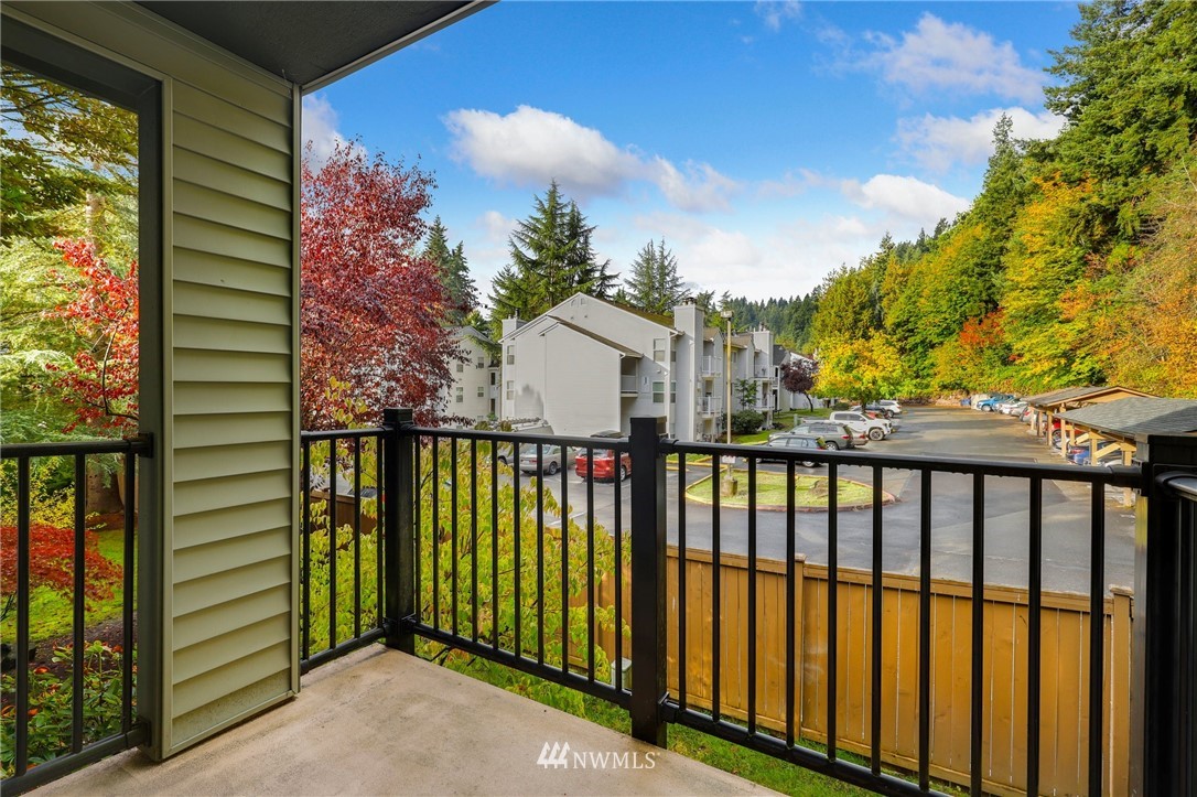 9805 Avondale Road Northeast, Unit L237 Redmond, WA 98052 - Photo 3 of 25 a view of a balcony