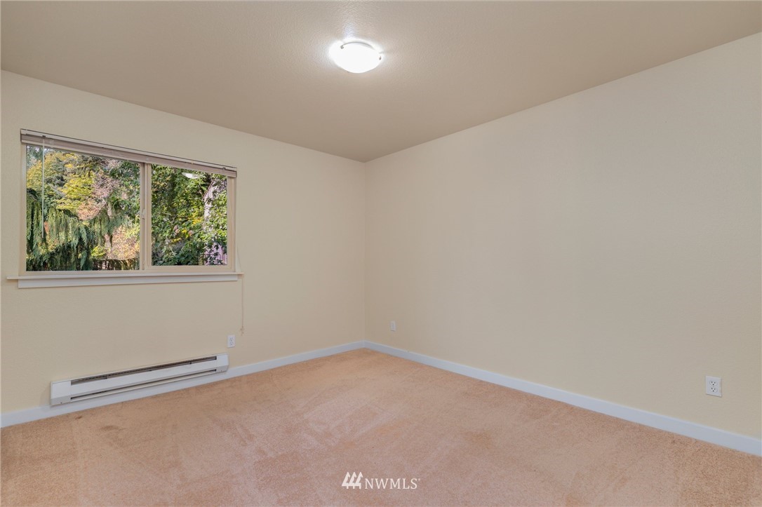 9805 Avondale Road Northeast, Unit L237 Redmond, WA 98052 - Photo 7 of 25 an empty room with a window