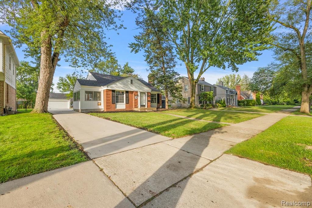 1108 Roslyn Road Grosse Pointe Woods, MI 48236 - Photo 2 of 31