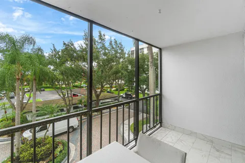 $699,000 | 7768 Lakeside Boulevard, Unit 533, Boca Raton, FL 33434