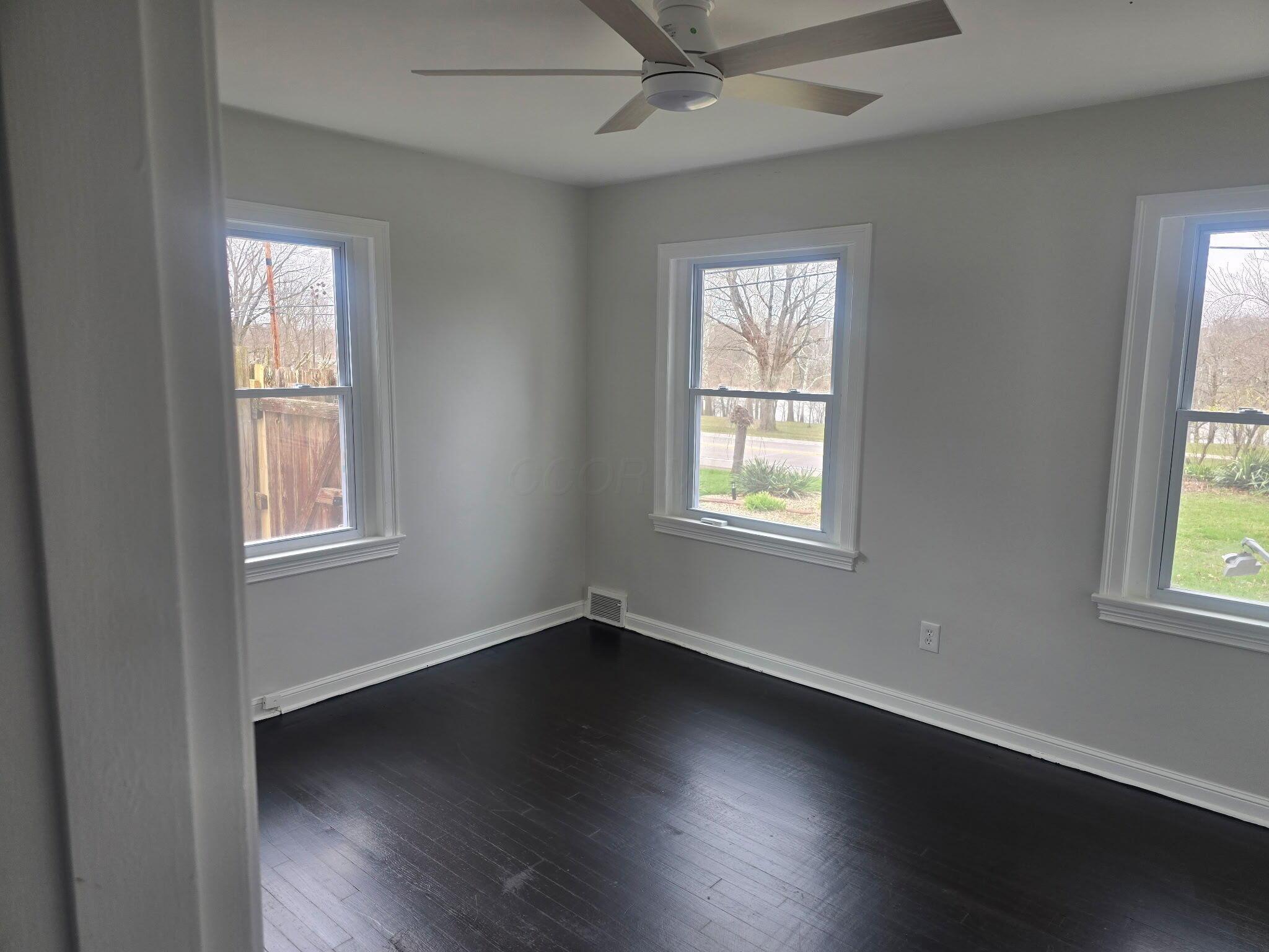 3950 Riverside Drive Columbus, OH 43220 - Photo 25 of 39 Current 2nd Bedroom