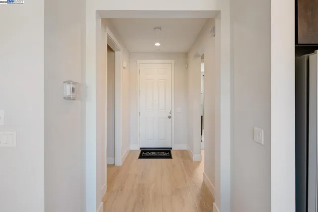 a view of an entryway with a livingroom