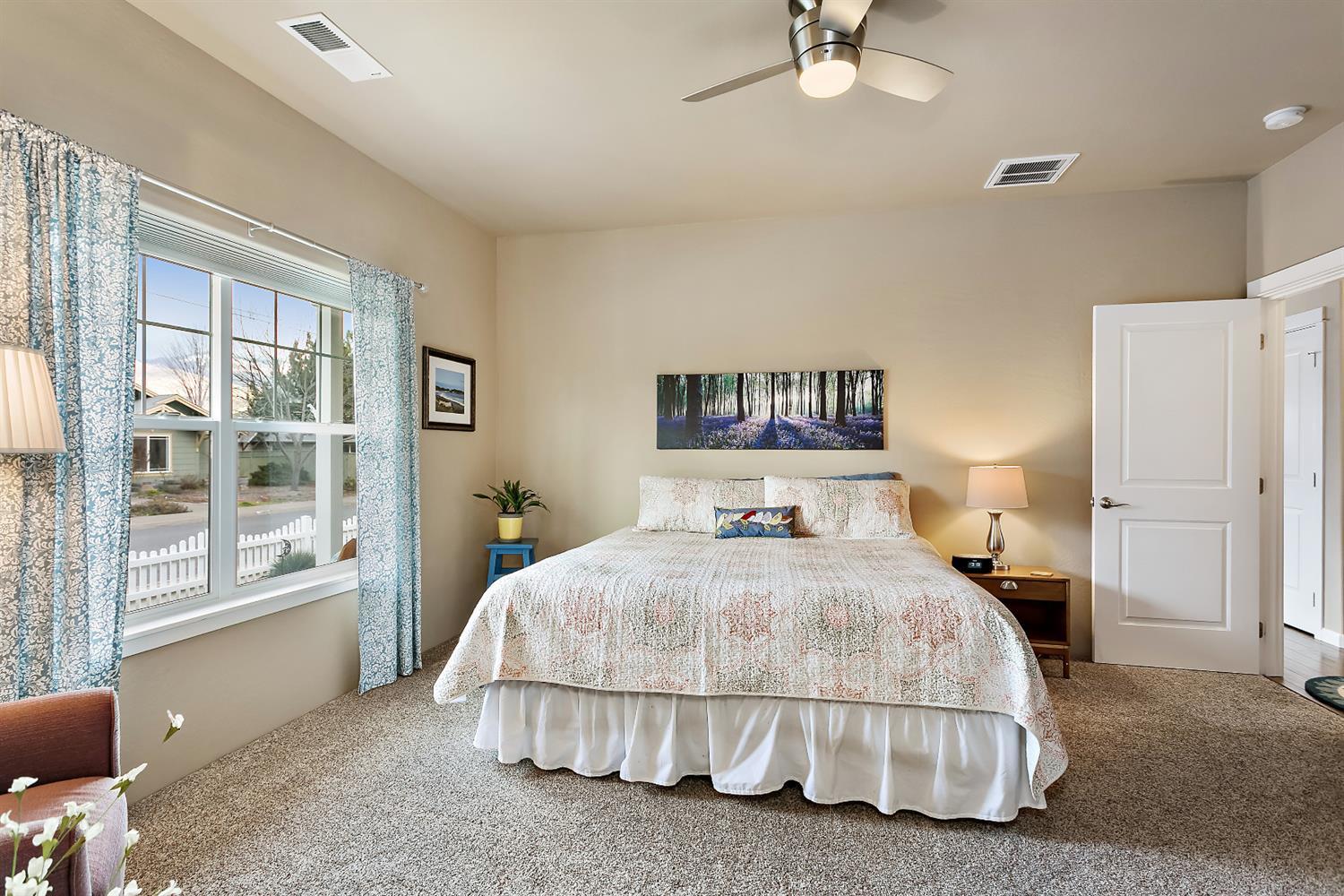 118 Suncrest Road Talent, OR 97540 - Photo 15 of 23 Plenty of natural light and 9' ceilings
