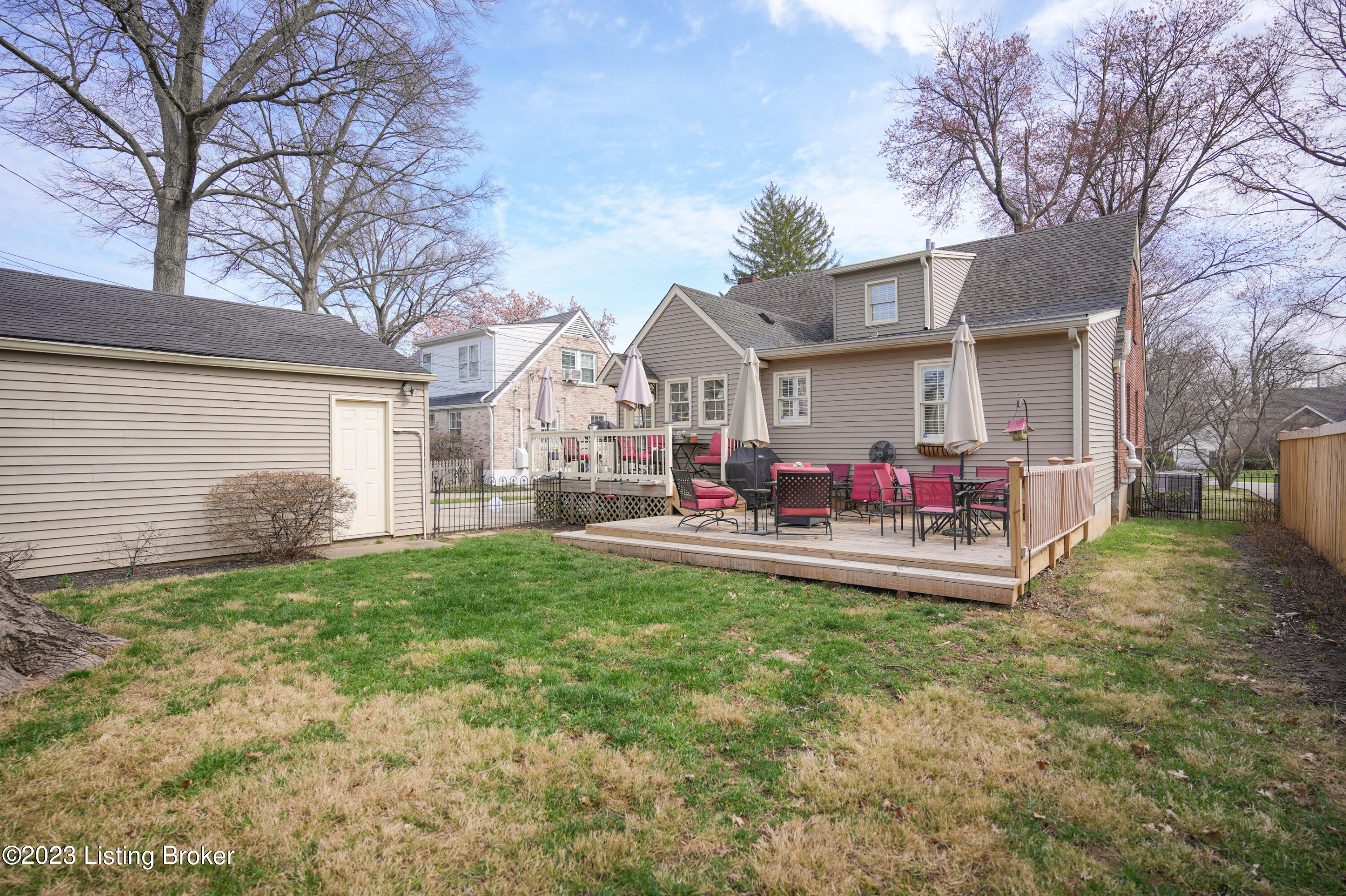 218 Don Allen Road Louisville, KY 40207 - Photo 45 of 48 061 - 20230306 09647