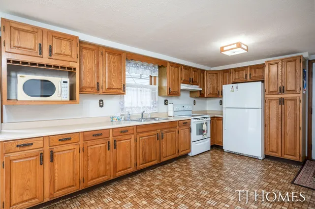 $380,000 | 146 Hanlon Court, Wayland, MI 49348