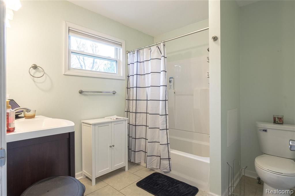 10421 Sharp Road Swartz Creek, MI 48473 - Photo 6 of 19 Gallery Image 6