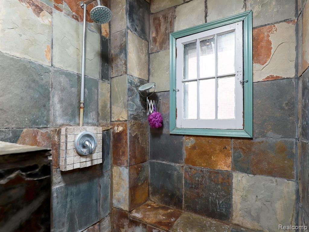 899 Webb Street Detroit, MI 48202 - Photo 17 of 40