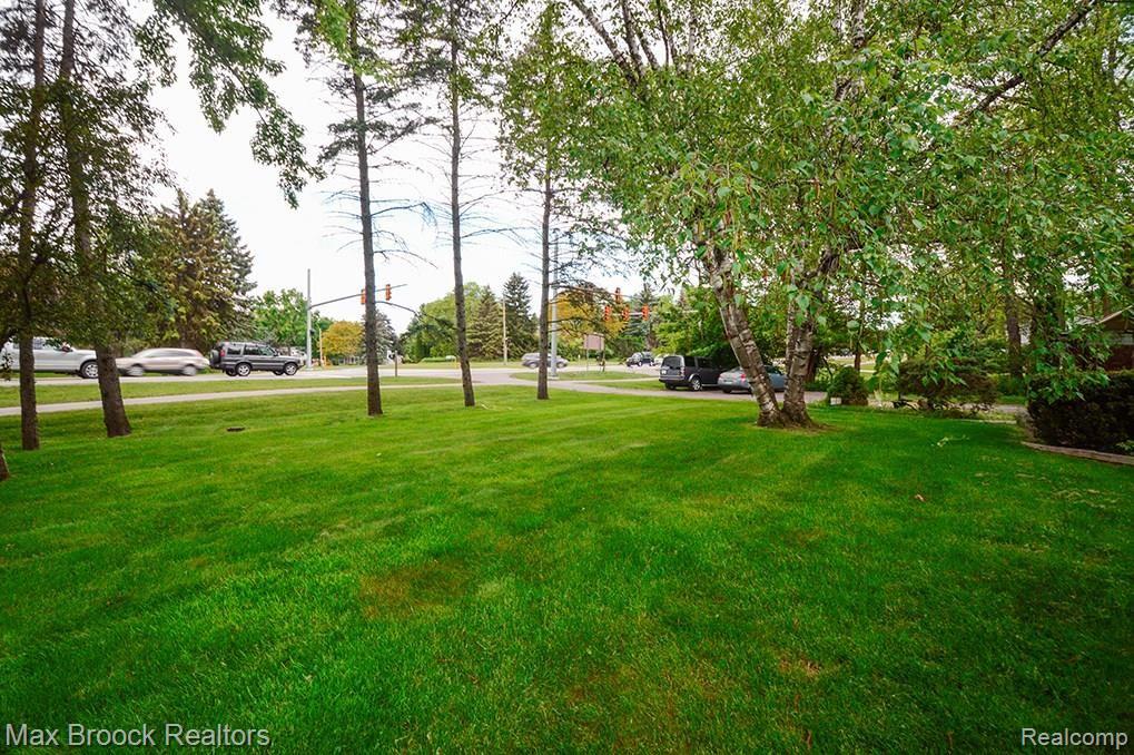 2180 West Avon Road Rochester, MI 48309 - Photo 23 of 23 Front Yard