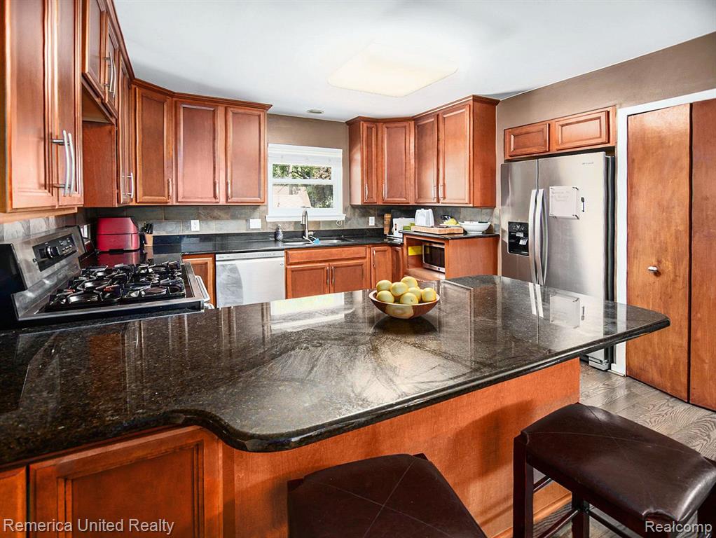 153 Riviera Terrace Waterford, MI 48328 - Photo 6 of 25