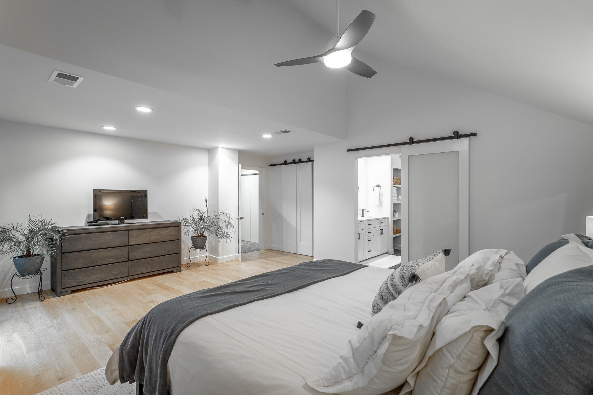 9616 Misty Mountain Road Chattanooga, TN 37421 - Photo 41 of 59 9616 Misty Mountain Rd Interior HD-44