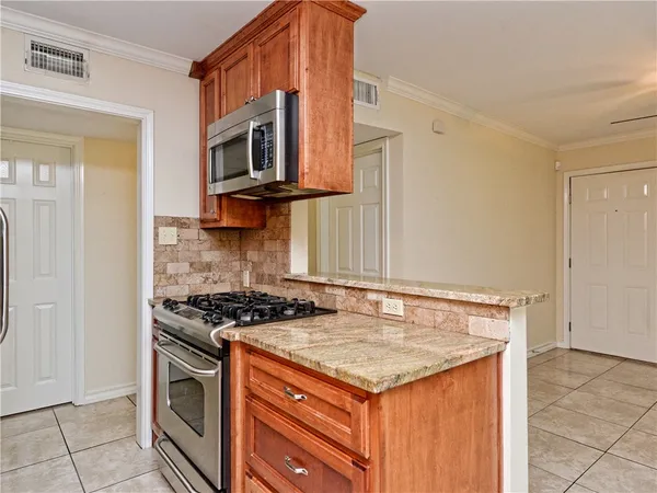 $1,195 | 407 East 45th Street, Unit 210, Austin, TX 78751