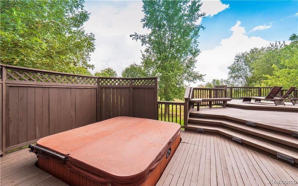 6823 Oakhurst Ridge Road Clarkston, MI 48348 - Photo 30 of 36