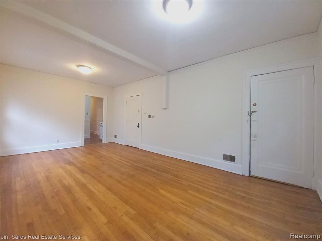 860 Nottingham Road, Unit 4 Grosse Pointe, MI 48230 - Photo 3 of 6