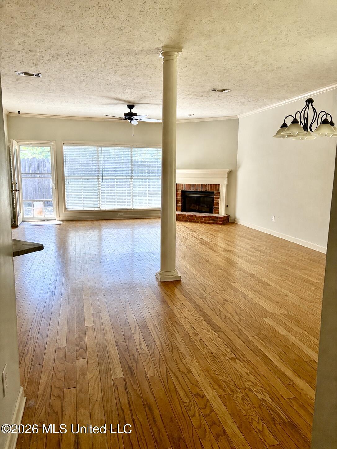 316 Creston Court Ridgeland, MS 39157 - Photo 2 of 15 C5A1C089-C4F4-42FF-B736-28EABF810338