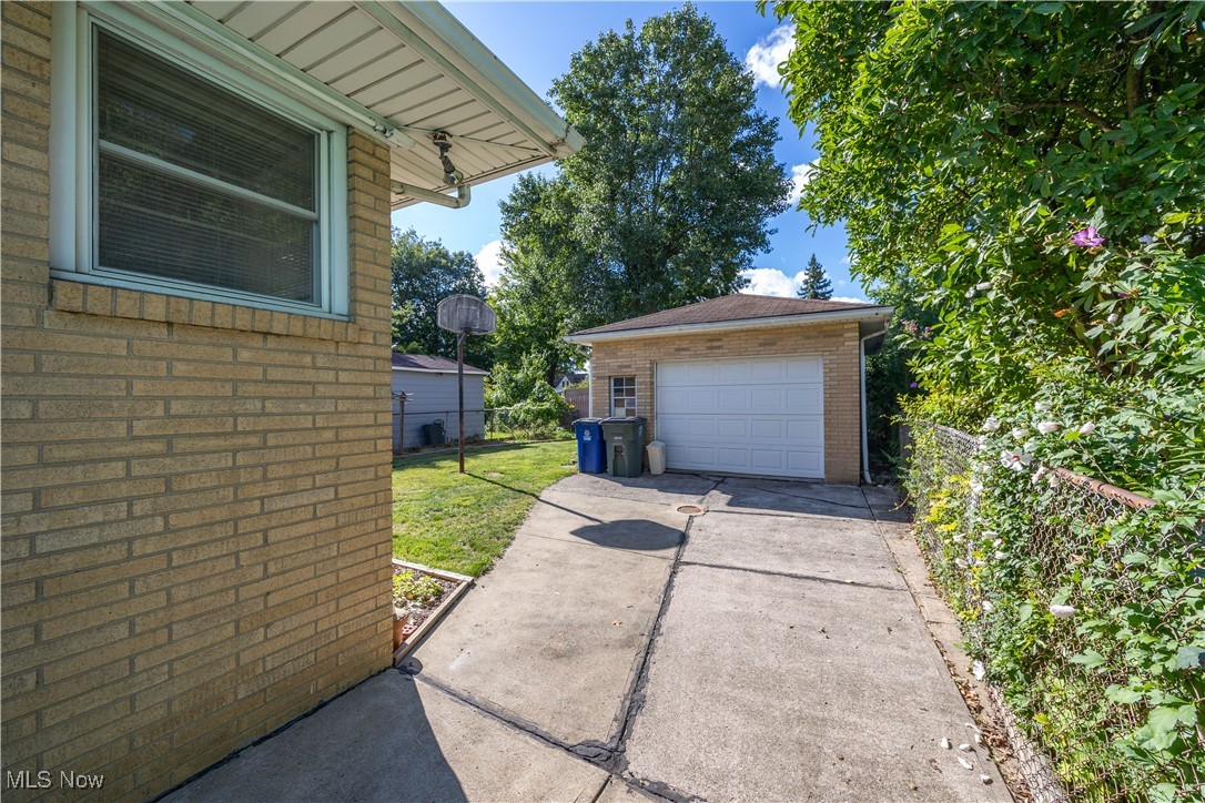 6705 Biddulph Road Cleveland, OH 44144 - Photo 37 of 42