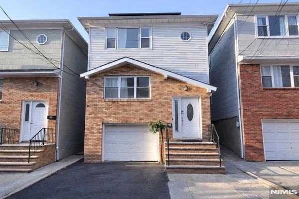 $2,200 | 236 Bergen Street, Unit 2, Harrison, NJ 07029