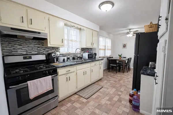 $2,200 | 236 Bergen Street, Unit 2, Harrison, NJ 07029