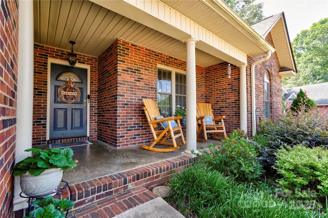 a view of a house with porch and a patio