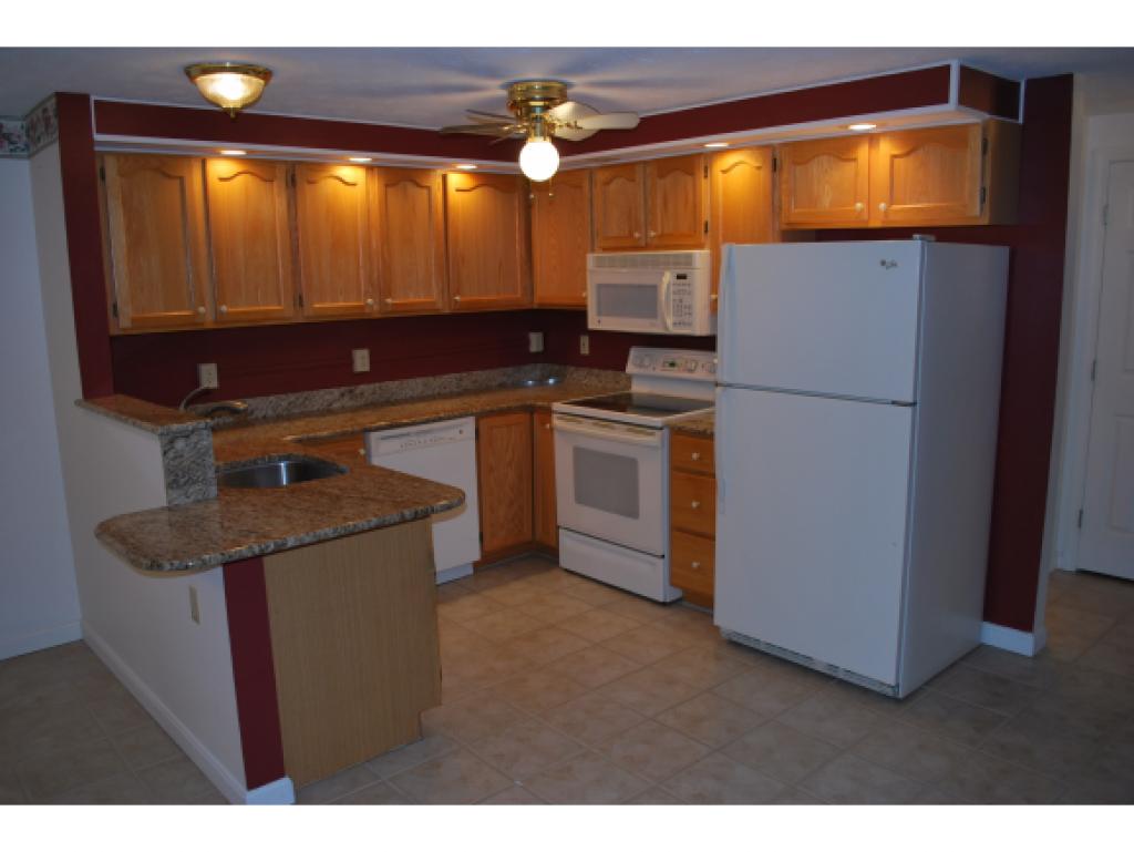 491-32 Mammoth Road, Unit 32 Londonderry, NH 03053 - Photo 4 of 13