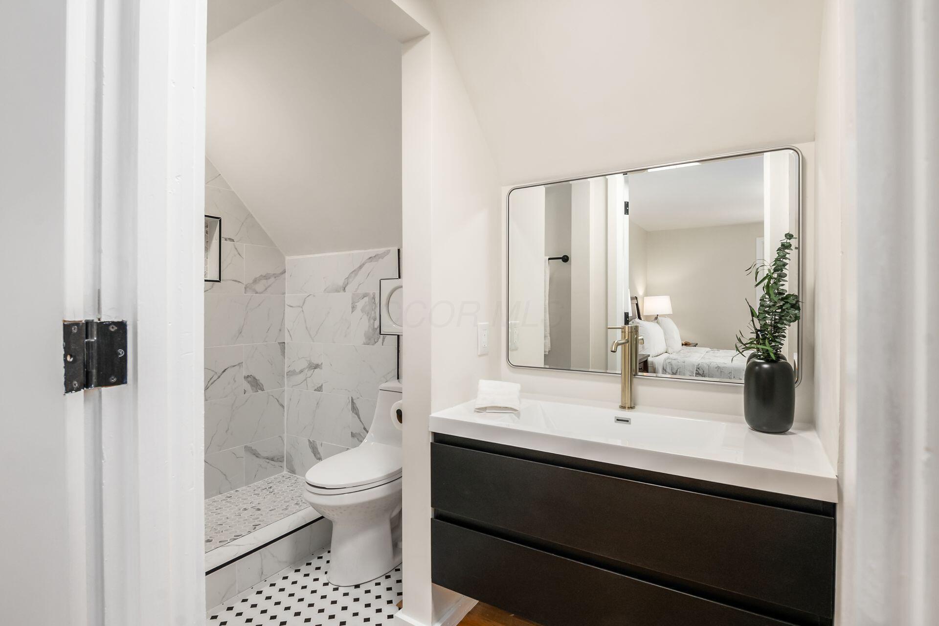 2228 McCoy Road Upper Arlington, OH 43220 - Photo 24 of 48 Primary Bathroom
