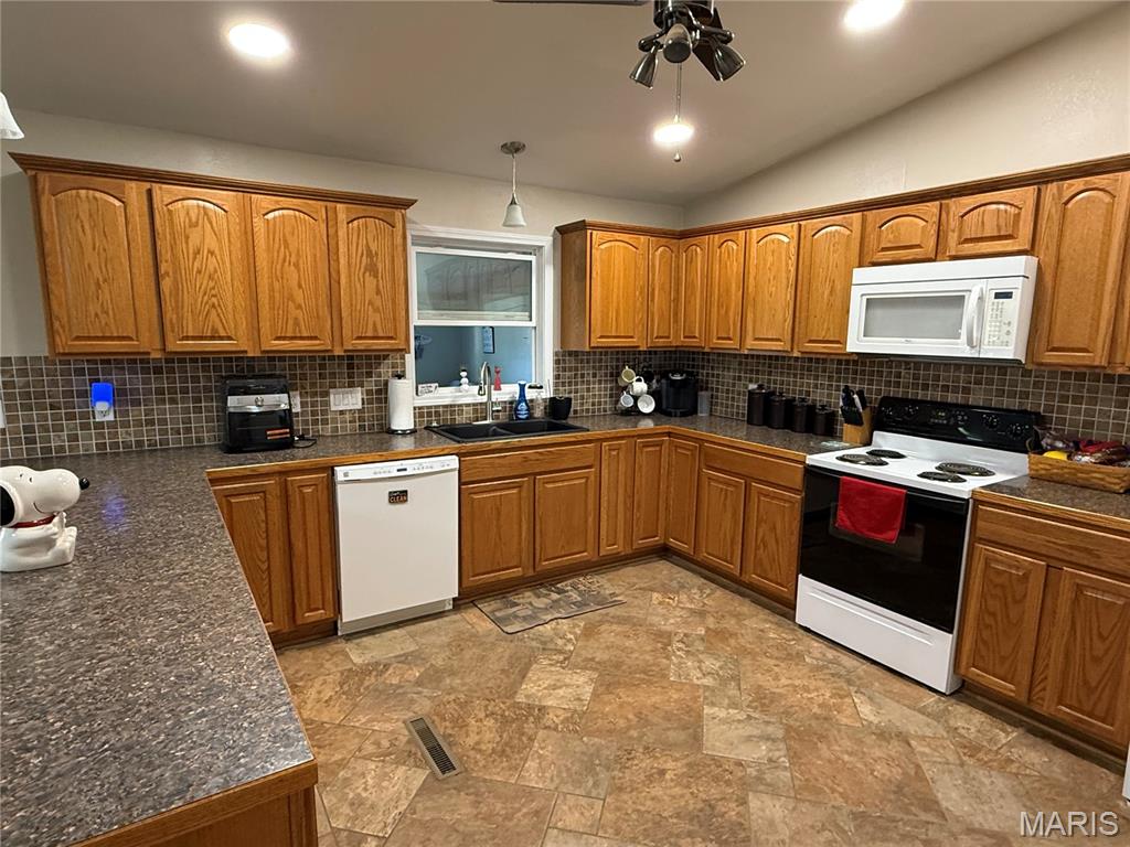 14409 Hwy Aw Plato, MO 65552 - Photo 7 of 31