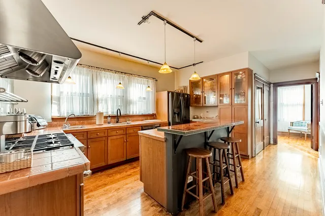 $359,900 | 1914 Clinton Avenue, Berwyn, IL 60402