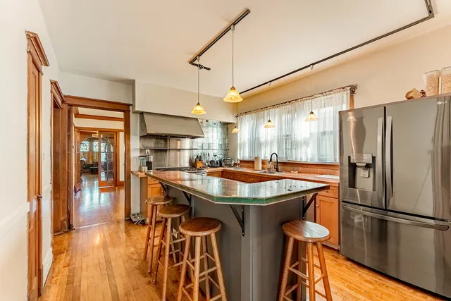 $359,900 | 1914 Clinton Avenue, Berwyn, IL 60402