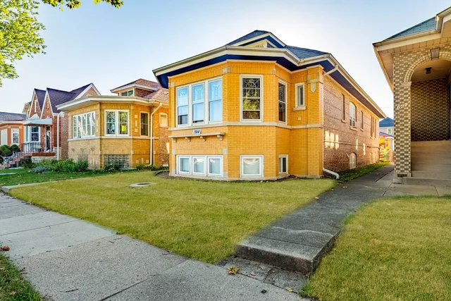$359,900 | 1914 Clinton Avenue, Berwyn, IL 60402