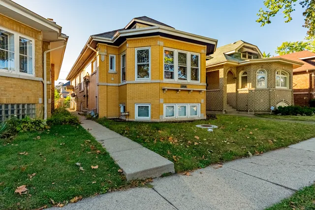 $359,900 | 1914 Clinton Avenue, Berwyn, IL 60402