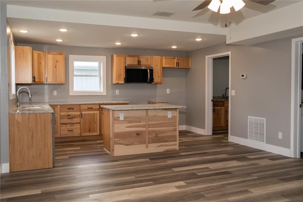 302 Little Brick Road Cameron, MO 64429 - Photo 4 of 20