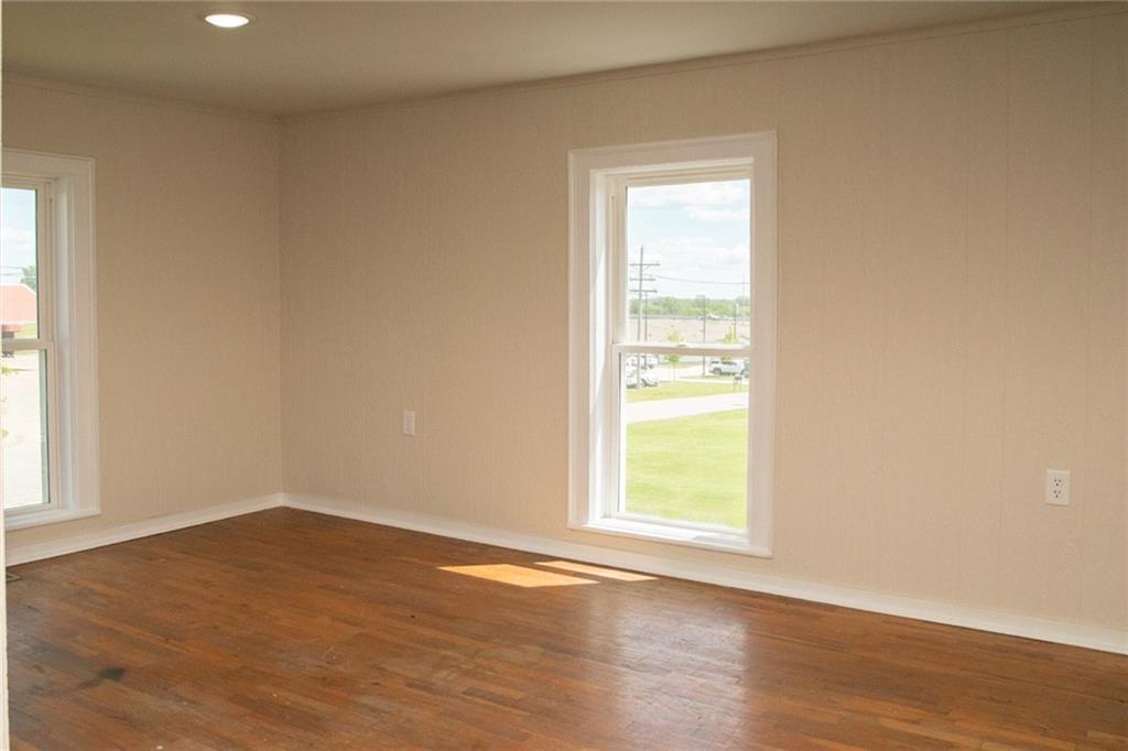 302 Little Brick Road Cameron, MO 64429 - Photo 10 of 20