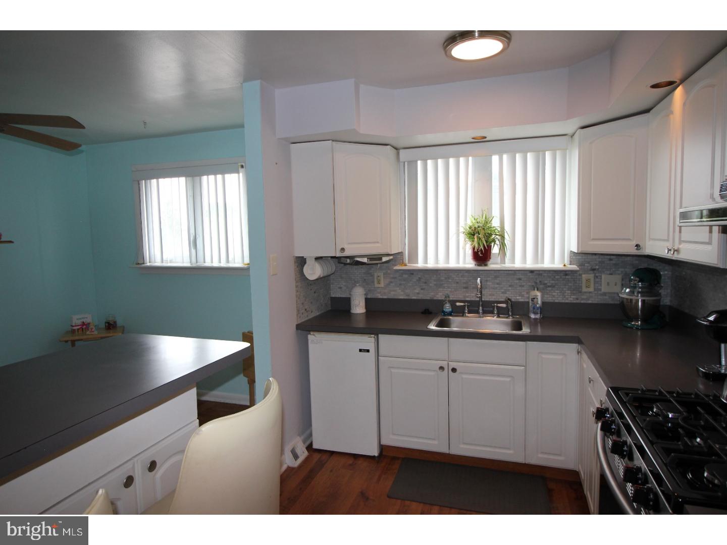 2853 Shipley Road Philadelphia, PA 19152 - Photo 2 of 25 Kitchen