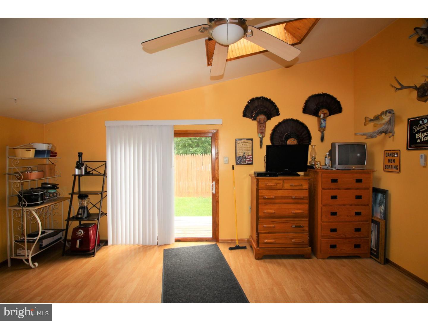 2853 Shipley Road Philadelphia, PA 19152 - Photo 13 of 25 Family Room