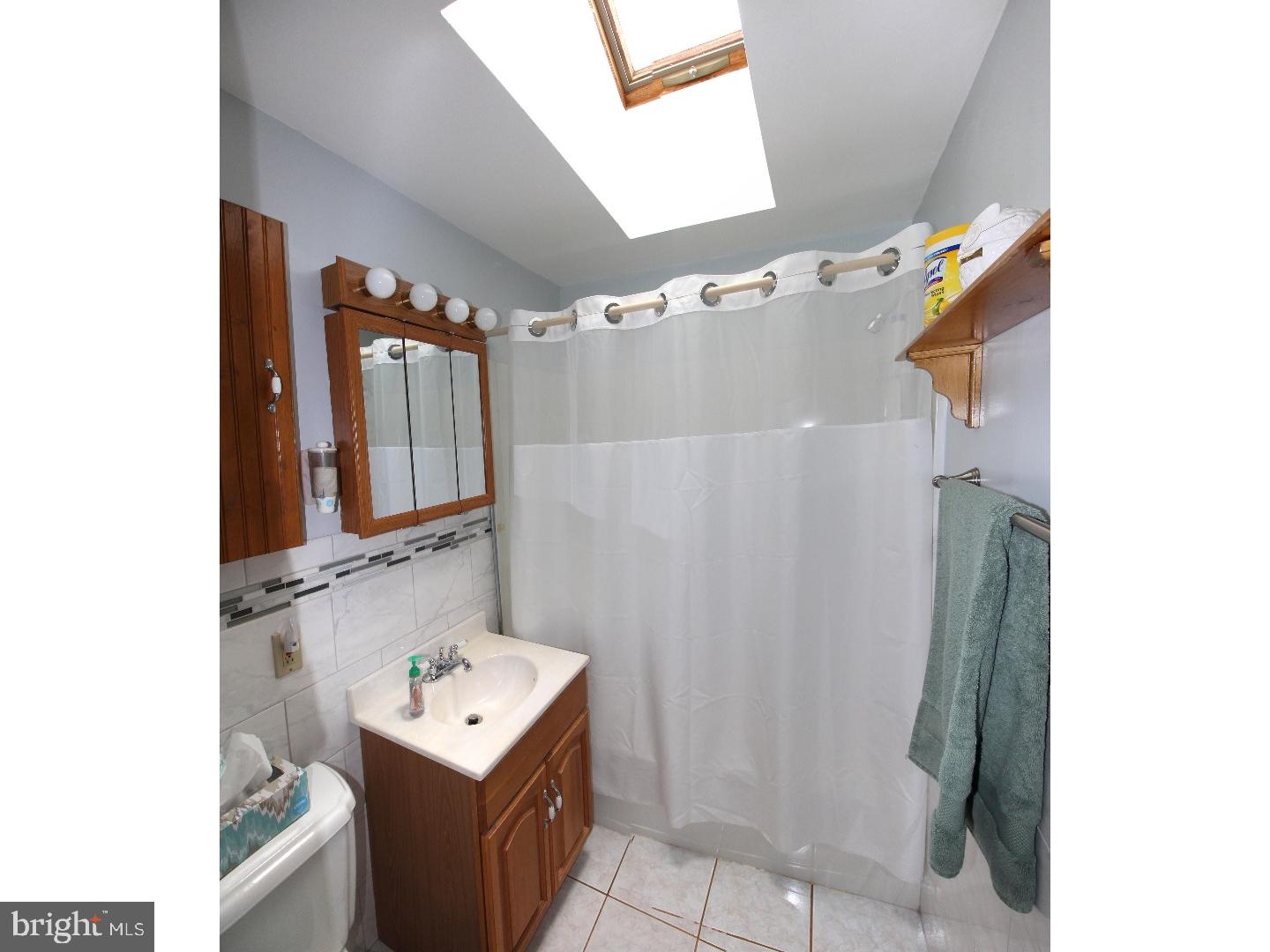 2853 Shipley Road Philadelphia, PA 19152 - Photo 21 of 25 Bathroom