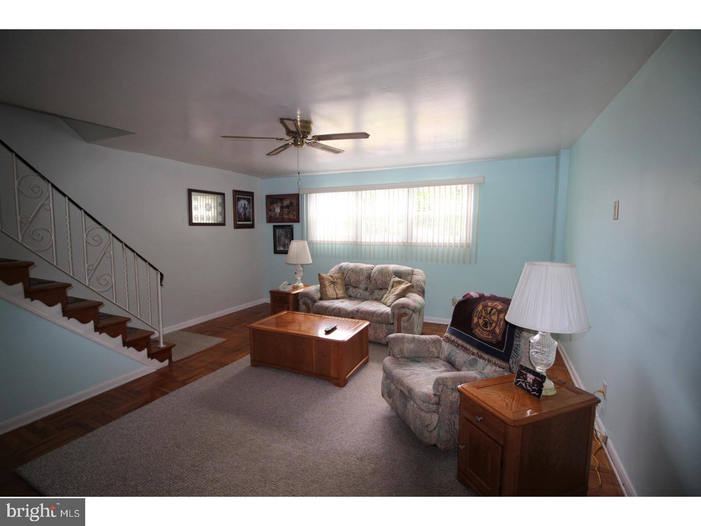 2853 Shipley Road Philadelphia, PA 19152 - Photo 9 of 25 Living Room