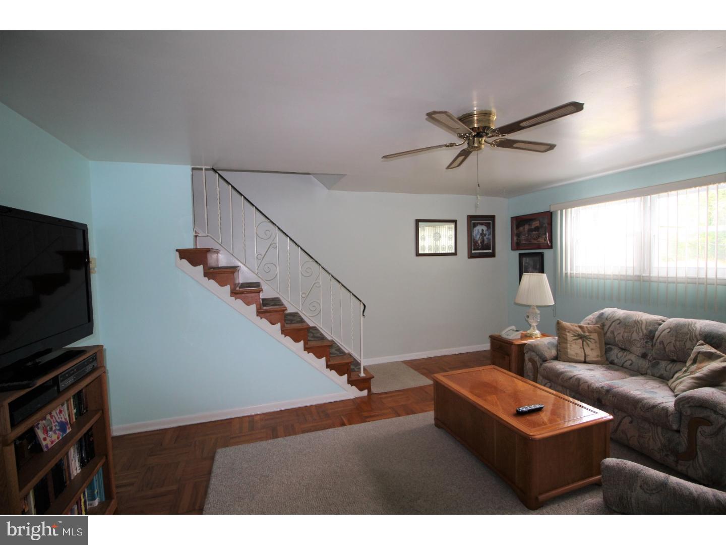 2853 Shipley Road Philadelphia, PA 19152 - Photo 10 of 25 Living Room