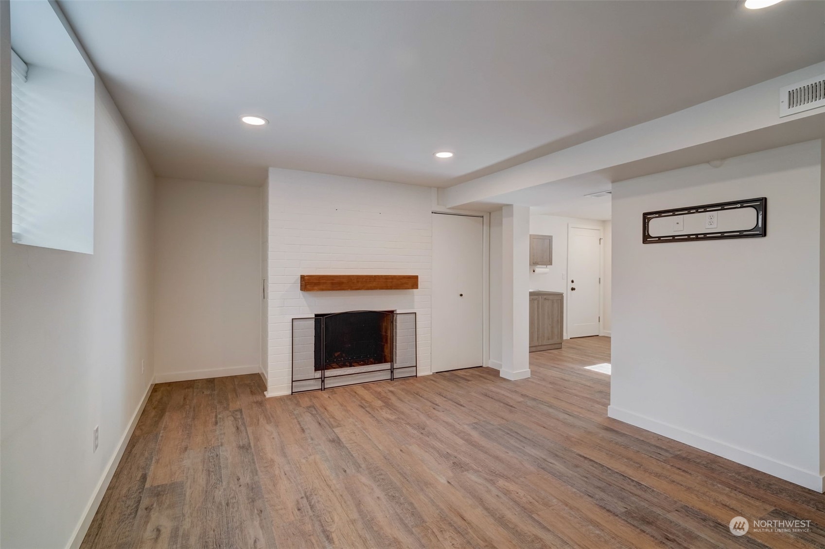 9247 Northeast 180th Street Bothell, WA 98011 - Photo 17 of 28 Gallery Image 17