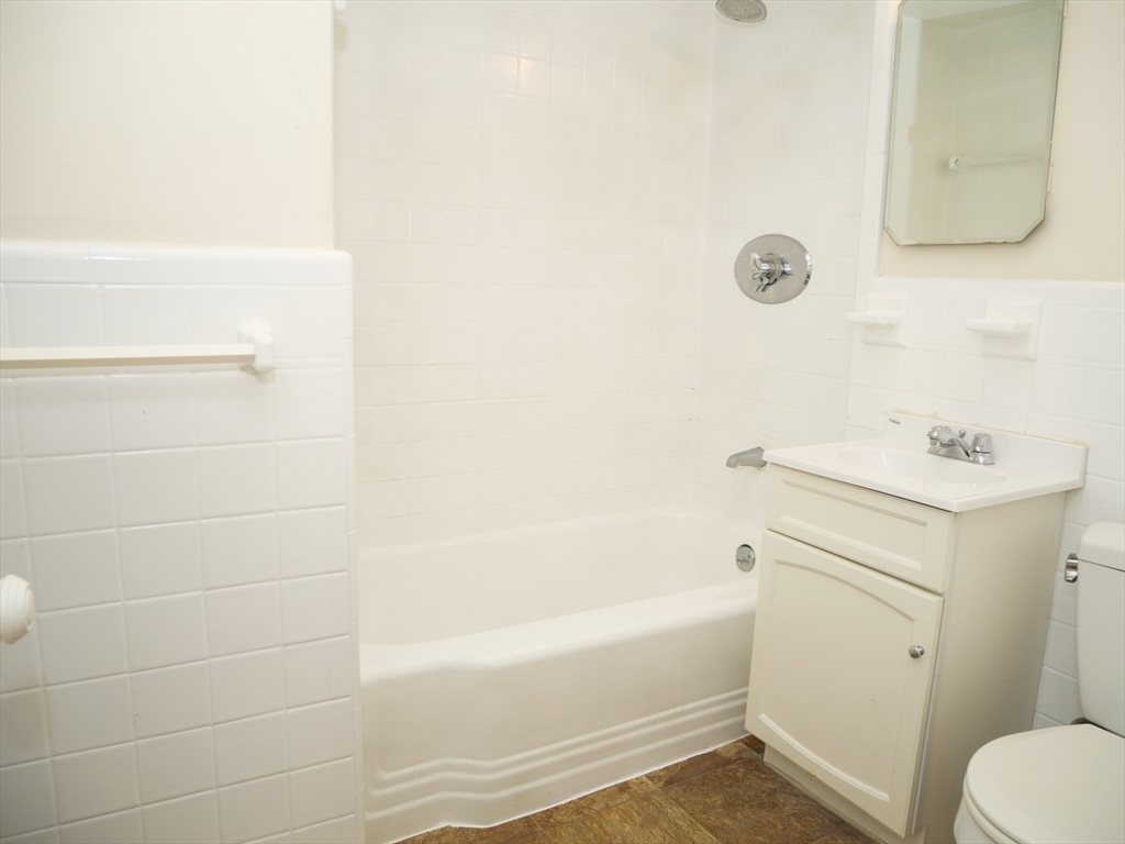 395 Harvard Street, Unit 6 Brookline, MA 02446 - Photo 7 of 8