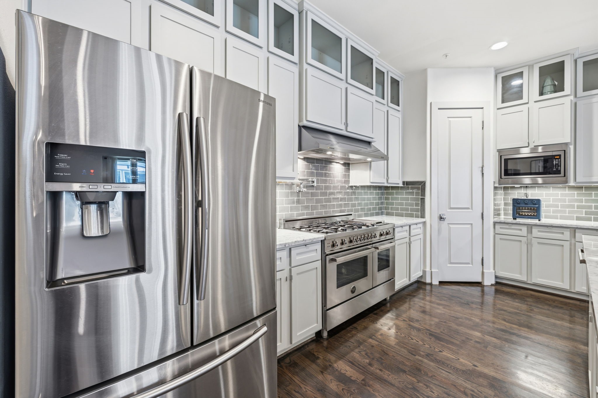 916 Yale Street, Unit A Houston, TX 77008 - Photo 12 of 50