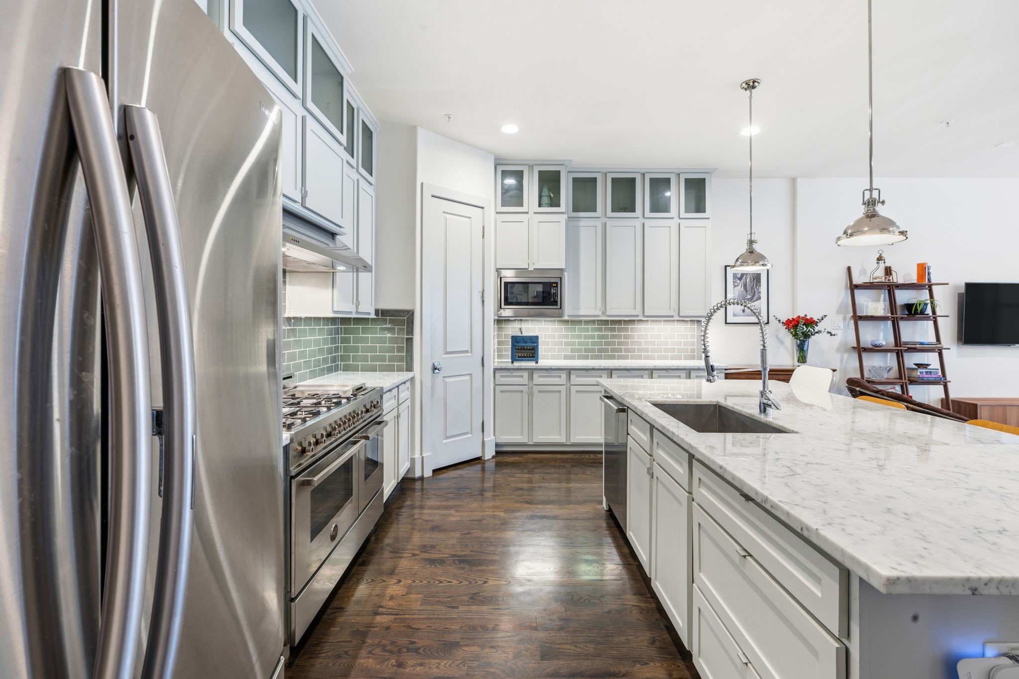 916 Yale Street, Unit A Houston, TX 77008 - Photo 13 of 50